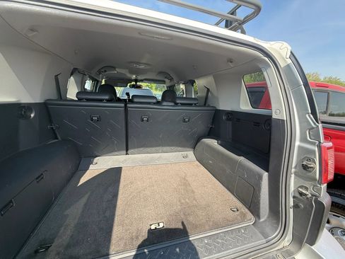 Used 2010 Toyota FJ Cruiser 4WD image 10