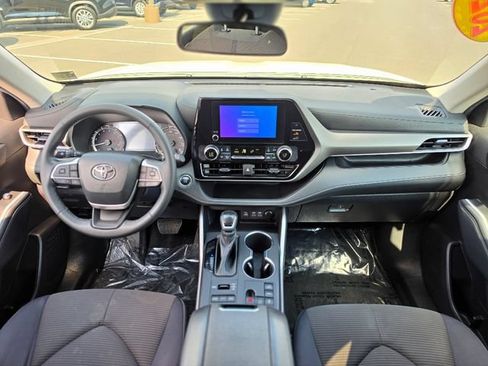 Used 2023 Toyota Highlander LE AWD/4WD image 30