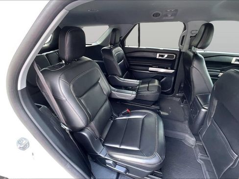 Certified 2024 Ford Explorer XLT w/ Equipment Group 202A RWD image 27