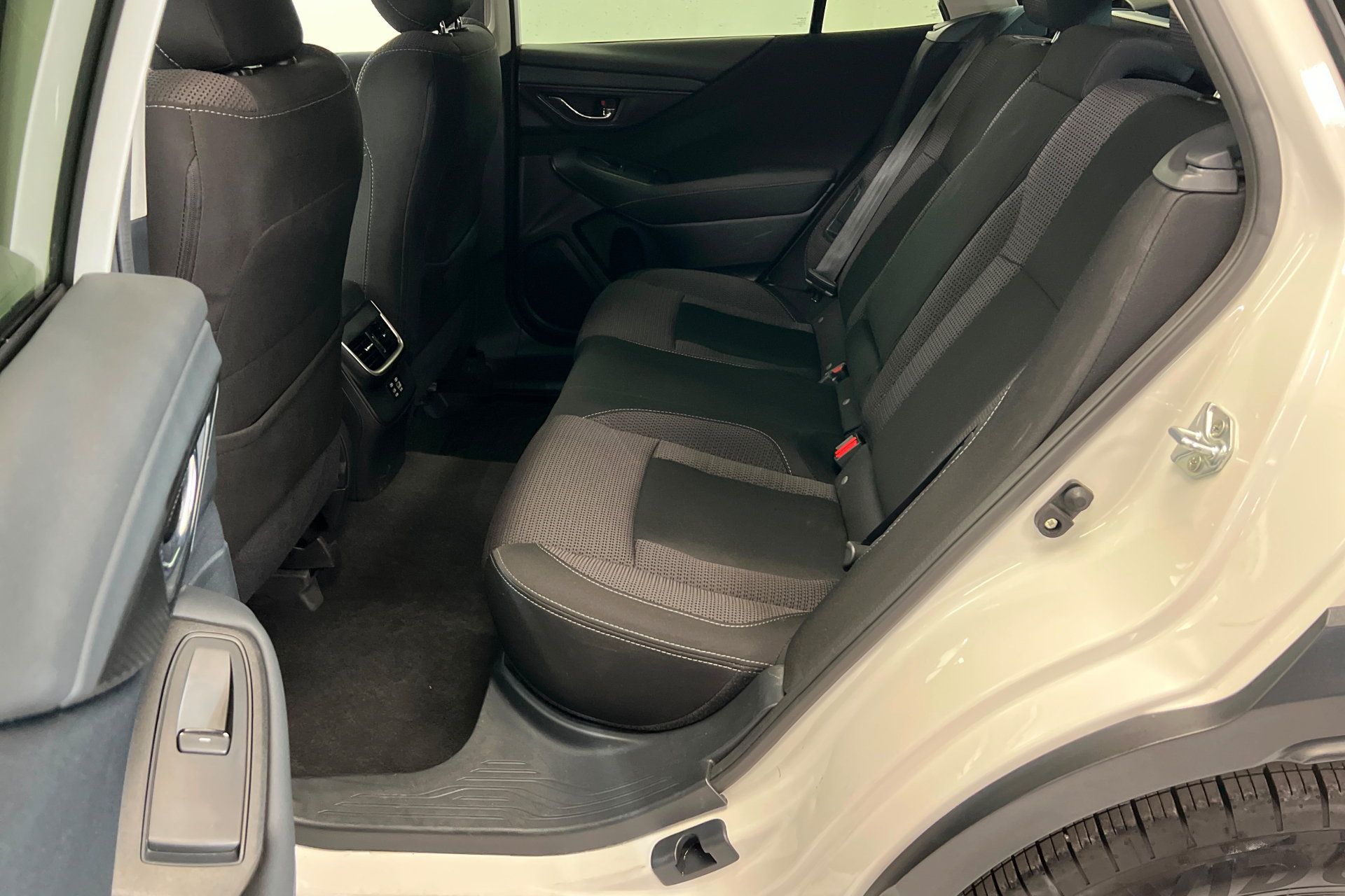 Used 2025 Subaru Outback Premium AWD/4WD image 22