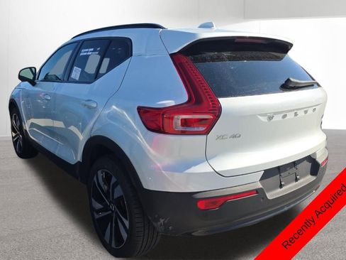 Used 2024 Volvo XC40 B5 Plus w/ Climate Package image 7
