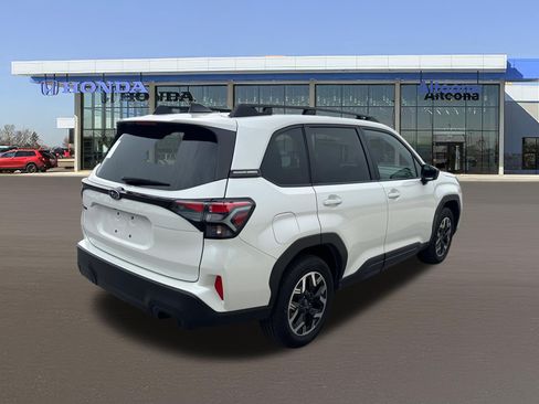 Used 2025 Subaru Forester Premium AWD/4WD image 4