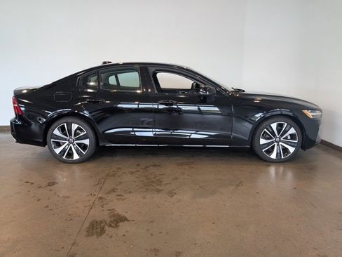 Used 2022 Volvo S60 B5 Inscription image 6
