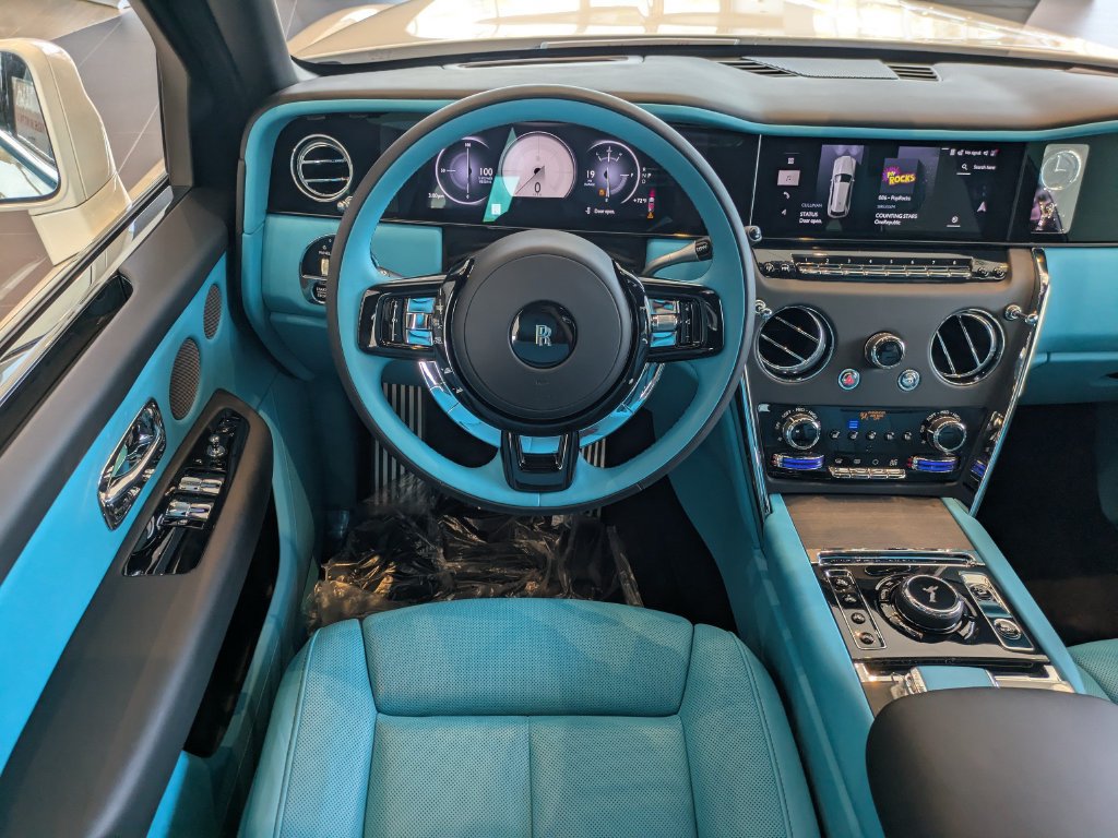 Used 2025 Rolls-Royce Cullinan AWD/4WD image 27