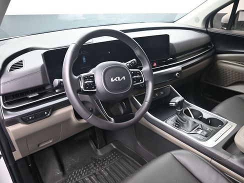 Certified 2025 Kia Carnival image 13