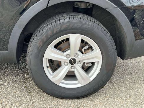 Used 2023 Kia Sorento LX AWD/4WD image 9