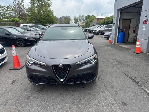 Used 2023 Alfa Romeo Stelvio Ti AWD/4WD image 3