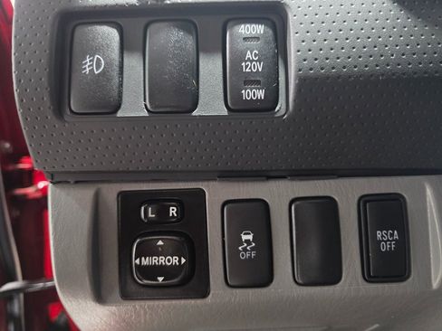 Used 2015 Toyota Tacoma Base image 35