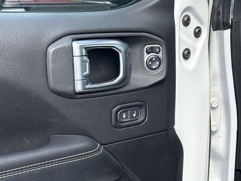 Used 2020 Jeep Wrangler Unlimited Sahara AWD/4WD image 18