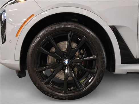 Used 2023 BMW X7 xDrive40i w/ M Sport Package AWD/4WD image 29