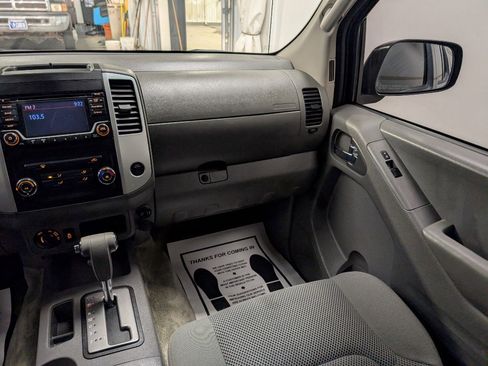 Used 2017 Nissan Frontier SV image 12