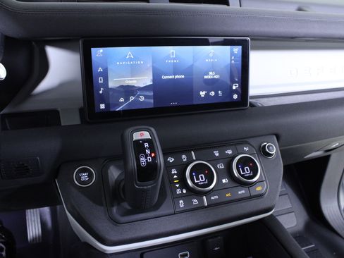 Used 2020 Land Rover Defender 110 First Edition image 27