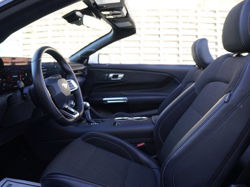 Used 2024 Ford Mustang Convertible RWD image 10