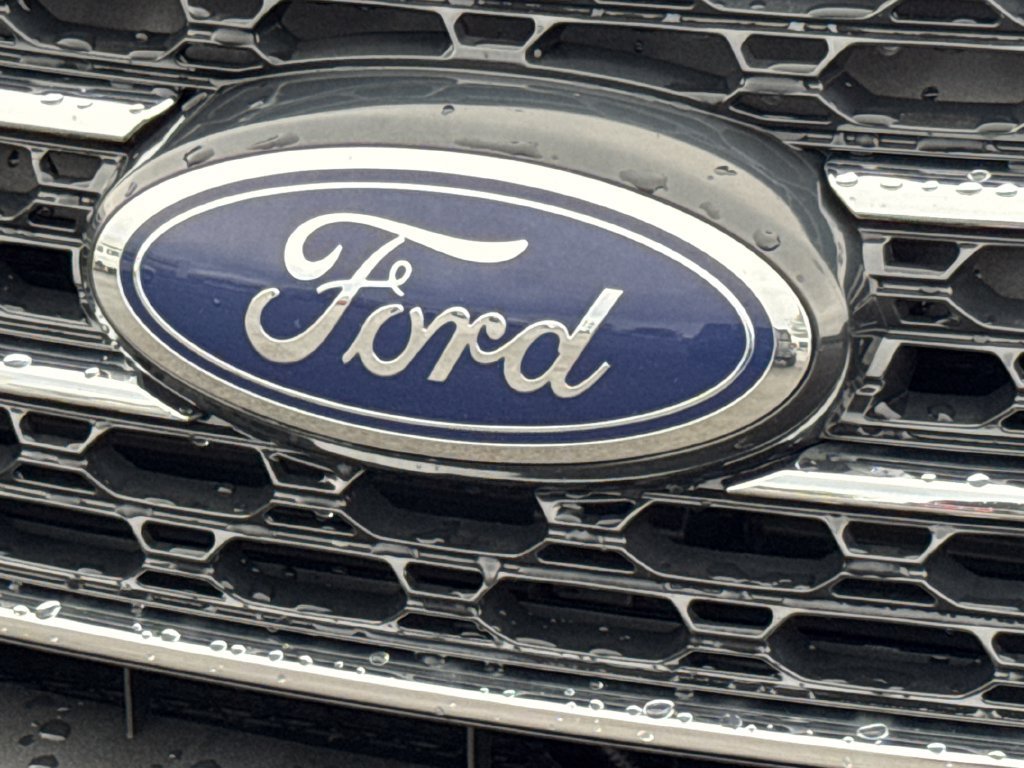 Used 2021 Ford Explorer XLT w/ Equipment Group 202A AWD/4WD image 16