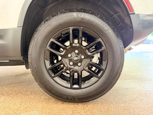 Used 2025 Land Rover Defender 110 S AWD/4WD image 28