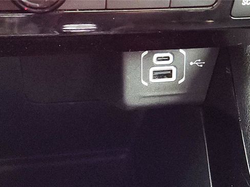 Used 2022 Jeep Compass Limited image 39