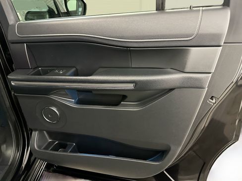 Used 2024 Ford Expedition Max XLT image 33