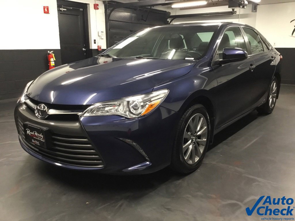 Used 2017 Toyota Camry XLE w/ Moonroof Package FWD image 5