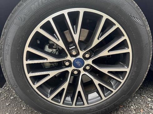 Used 2021 Ford Escape Titanium image 22