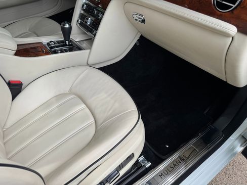 Used 2013 Bentley Mulsanne w/ Rear Entertainment Pkg image 28