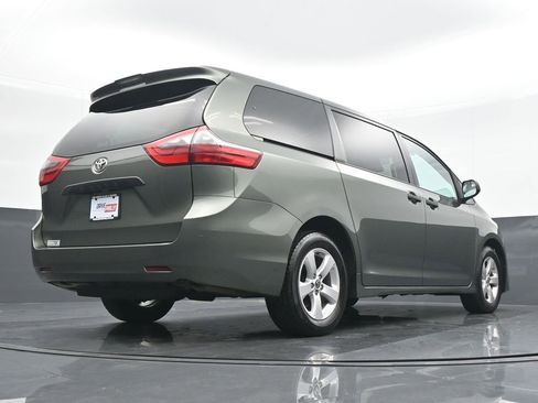 Used 2020 Toyota Sienna L FWD image 21