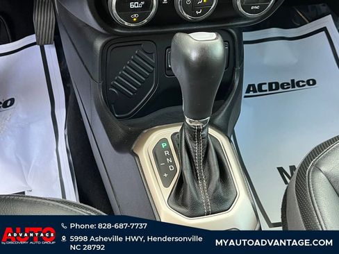 Used 2016 Jeep Renegade Limited image 21