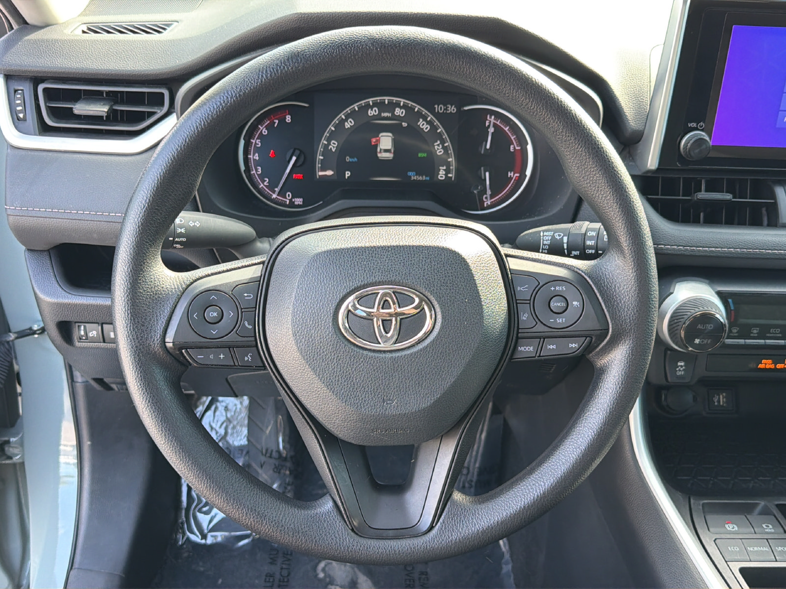 Used 2023 Toyota RAV4 XLE w/ Convenience Package FWD image 15