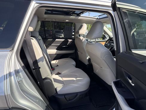 Used 2024 Toyota Grand Highlander AWD image 30