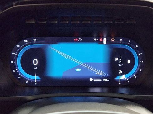 Used 2025 Volvo XC90 B5 Plus image 16