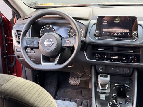 Used 2023 Nissan Rogue SV AWD/4WD image 20
