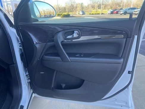 Used 2017 Buick Enclave Premium image 24