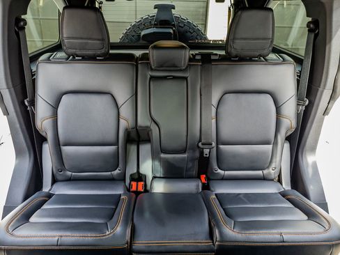 Used 2024 Ford Bronco Badlands image 36