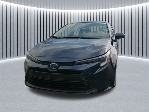 Used 2025 Toyota Corolla LE image 19