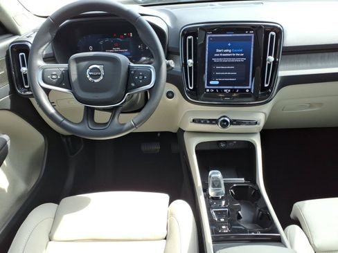 Certified 2023 Volvo XC40 B4 Ultimate FWD image 13