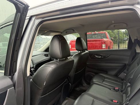 Used 2019 Nissan Rogue SL FWD image 12