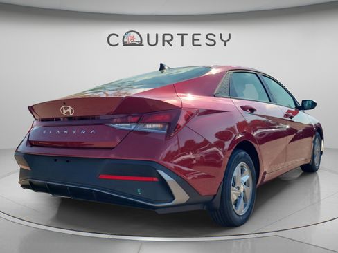 New 2026 Hyundai Elantra SE FWD image 4