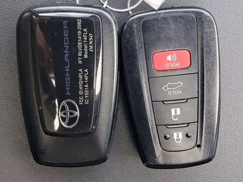 Used 2023 Toyota Highlander Platinum AWD/4WD image 43