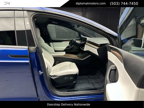Used 2022 Tesla Model X image 19