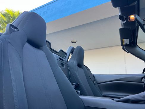 Used 2019 MAZDA MX-5 Miata Sport RWD image 16