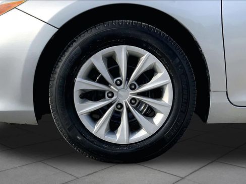 Used 2016 Toyota Camry LE FWD image 11