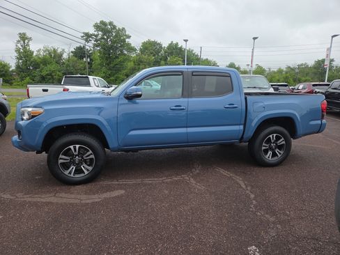 Certified 2019 Toyota Tacoma TRD Sport AWD/4WD image 6