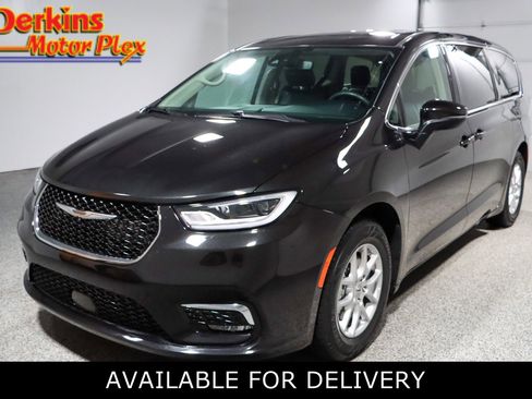 Used 2023 Chrysler Pacifica Touring-L FWD image 1