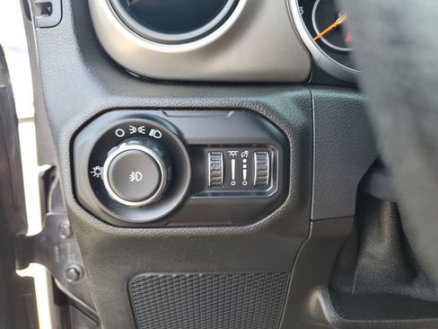 Used 2018 Jeep Wrangler Unlimited Sport AWD/4WD image 21