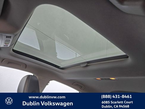 Certified 2023 Volkswagen Jetta SE w/ Panoramic Sunroof Package image 17