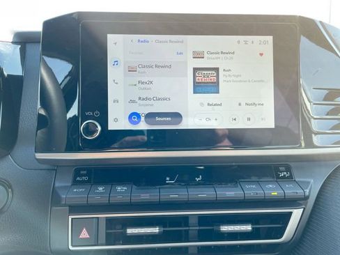 Used 2025 Toyota Camry SE image 21