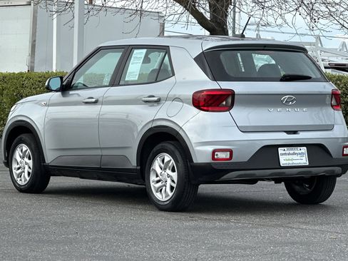 Used 2023 Hyundai Venue SE image 6