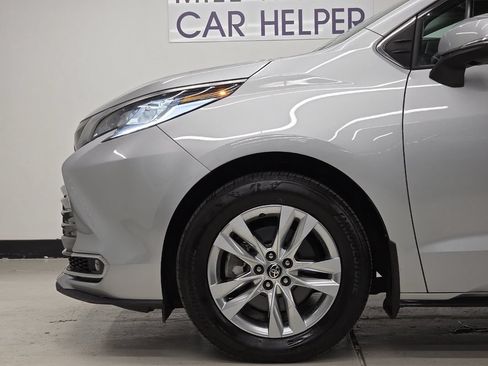 Used 2022 Toyota Sienna Limited AWD/4WD image 47