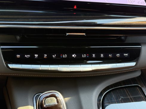 Used 2024 Cadillac Escalade Premium Luxury w/ Performance Package AWD/4WD image 25