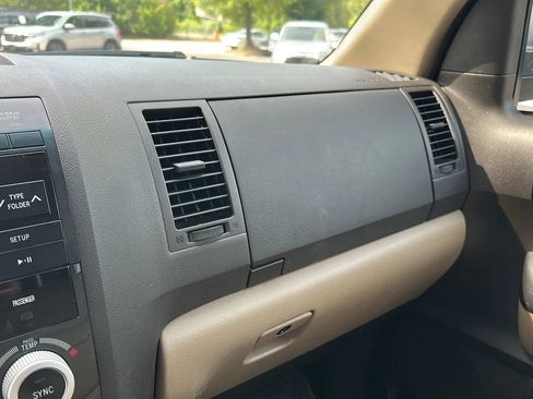 Used 2011 Toyota Sequoia SR5 AWD/4WD image 39