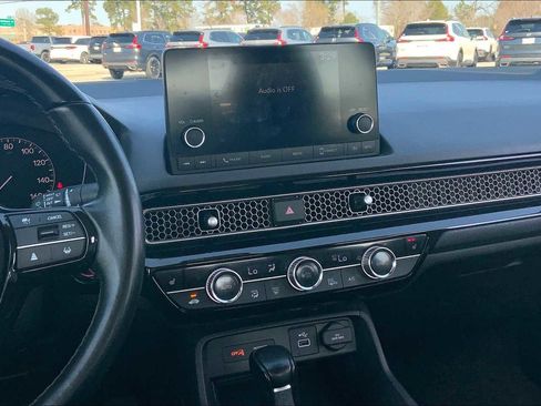 Used 2022 Honda Civic EX image 6